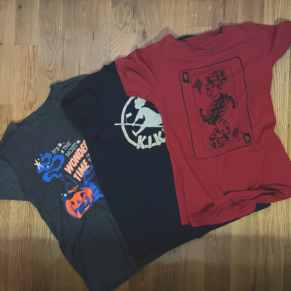 Fun bundle of 3 women’s “witchy” tees size small